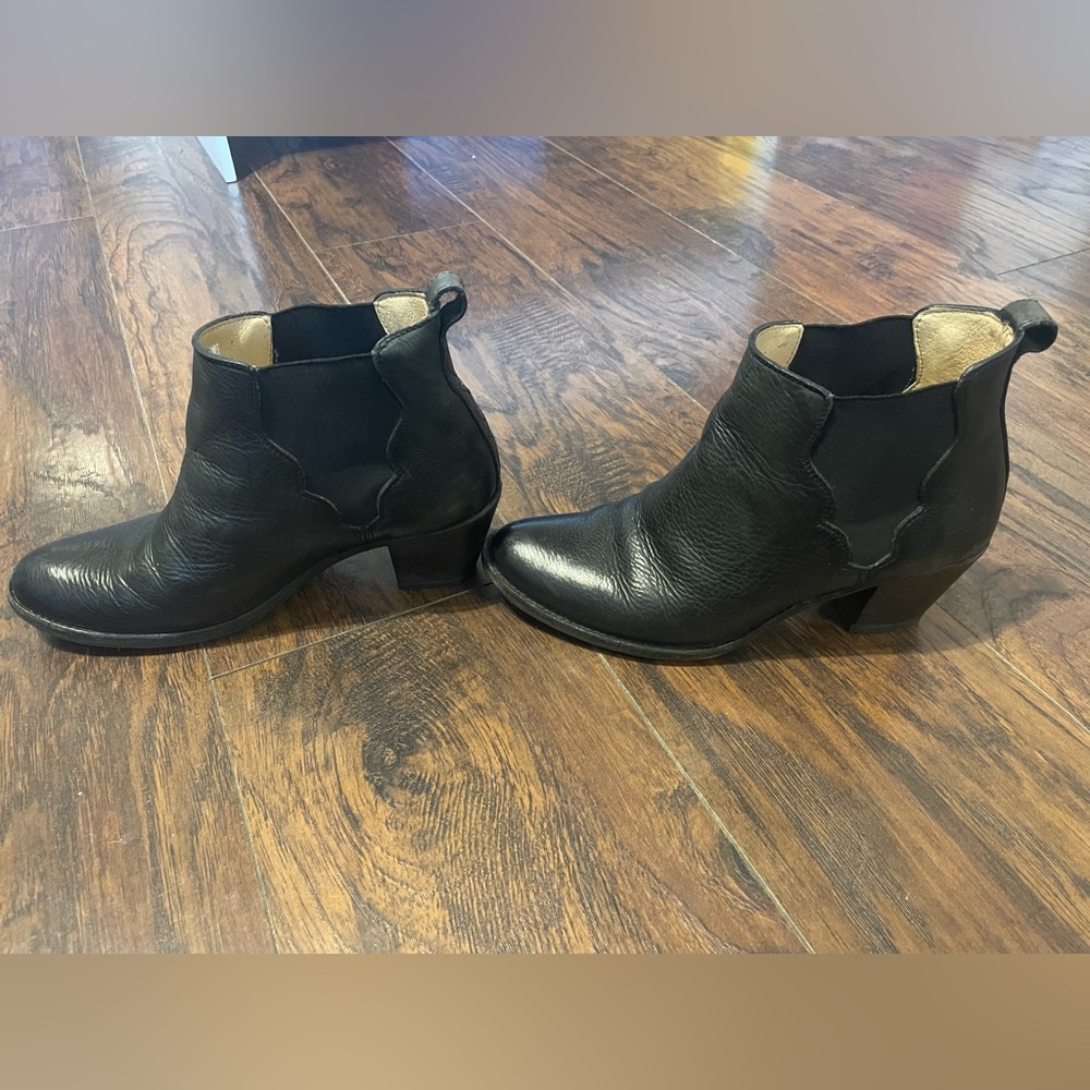 FRYE Jackie Black Leather Bootie Sz 9.5
